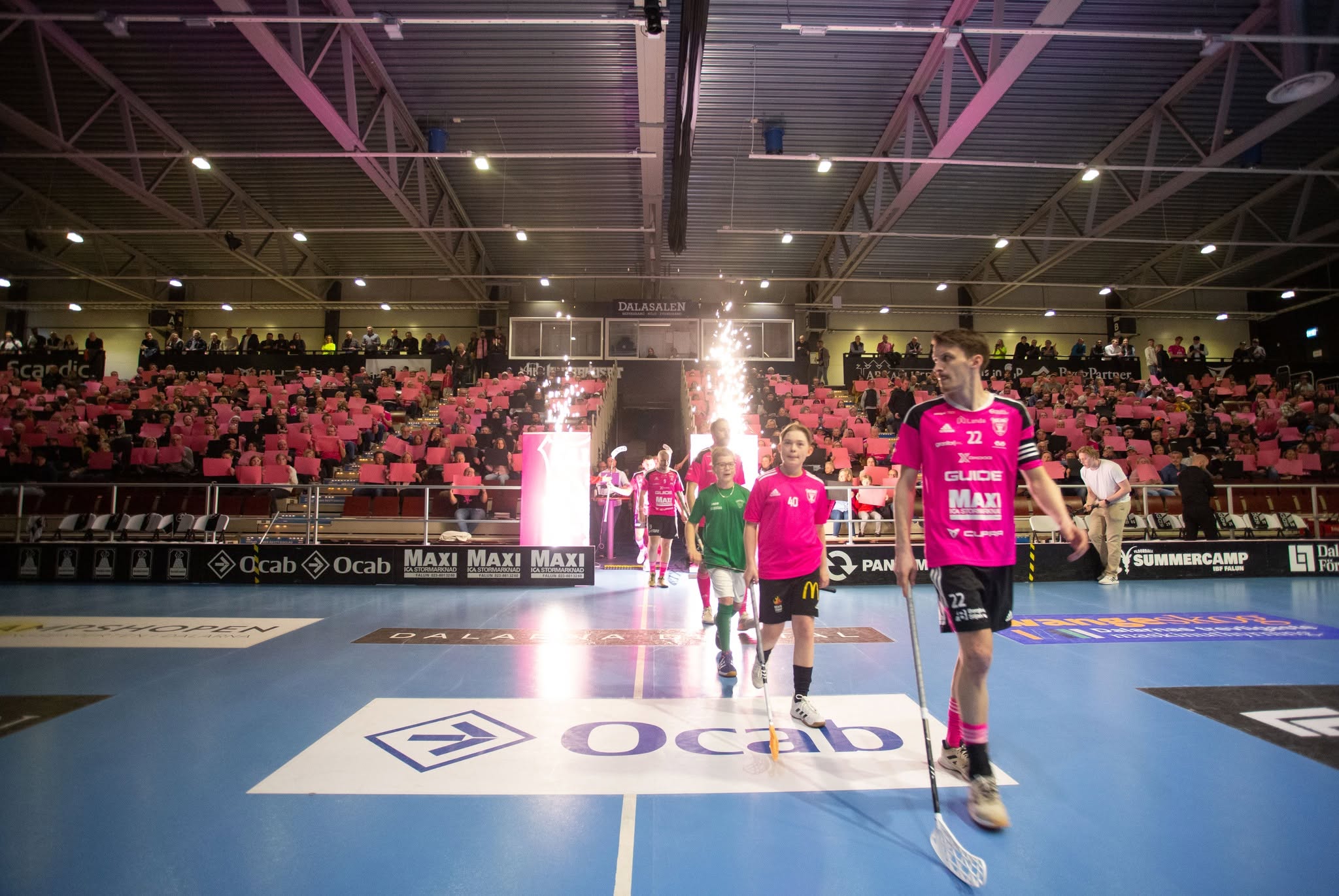 Publik och förening på matchdag i Uw-Tech Arena