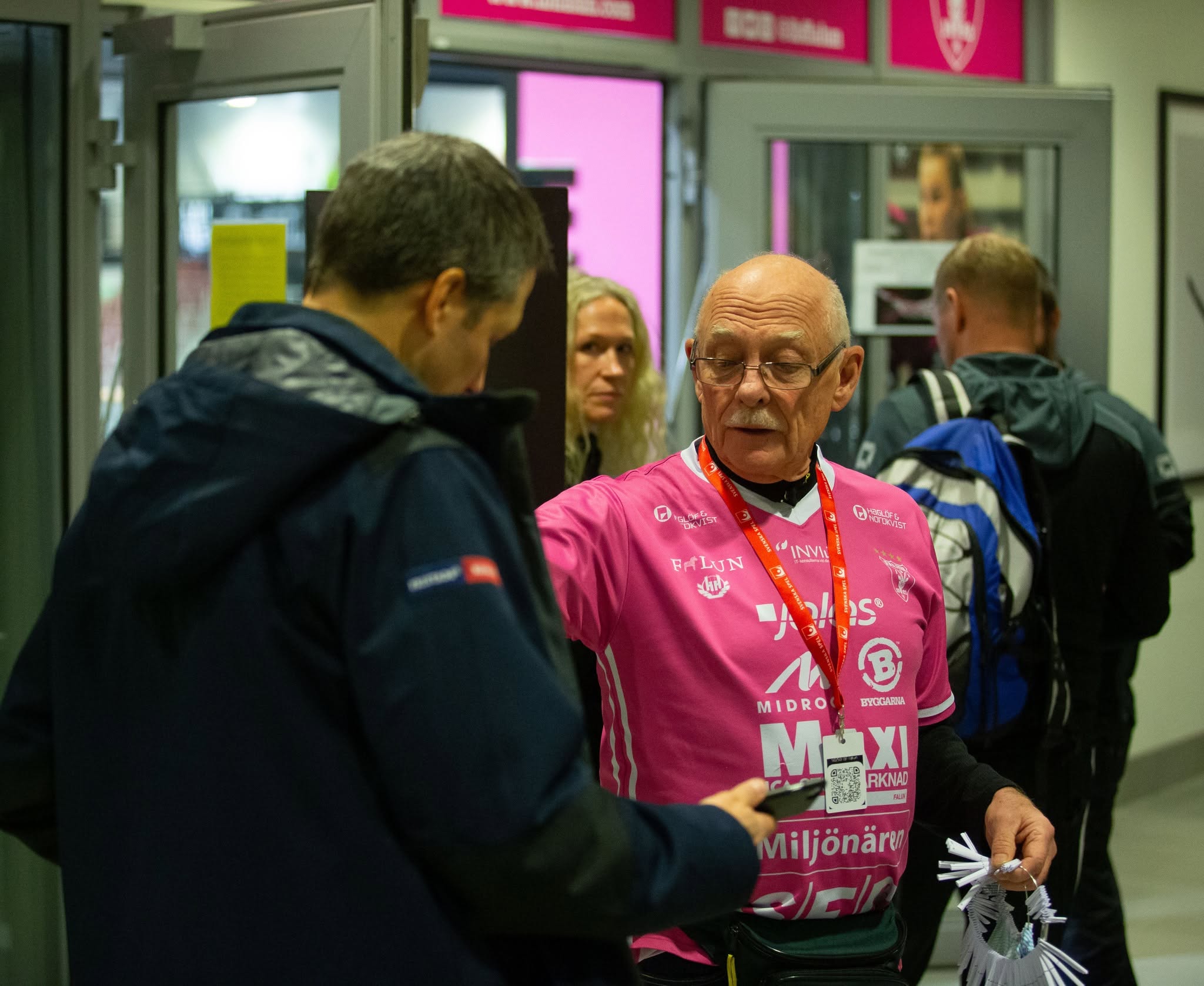 Funktionärer i arbete under en hemmamatch